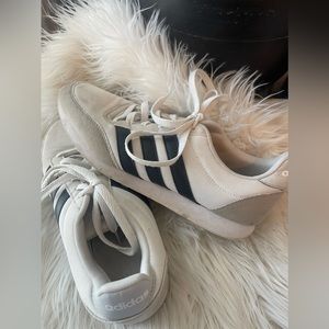 Adidas Sneakers